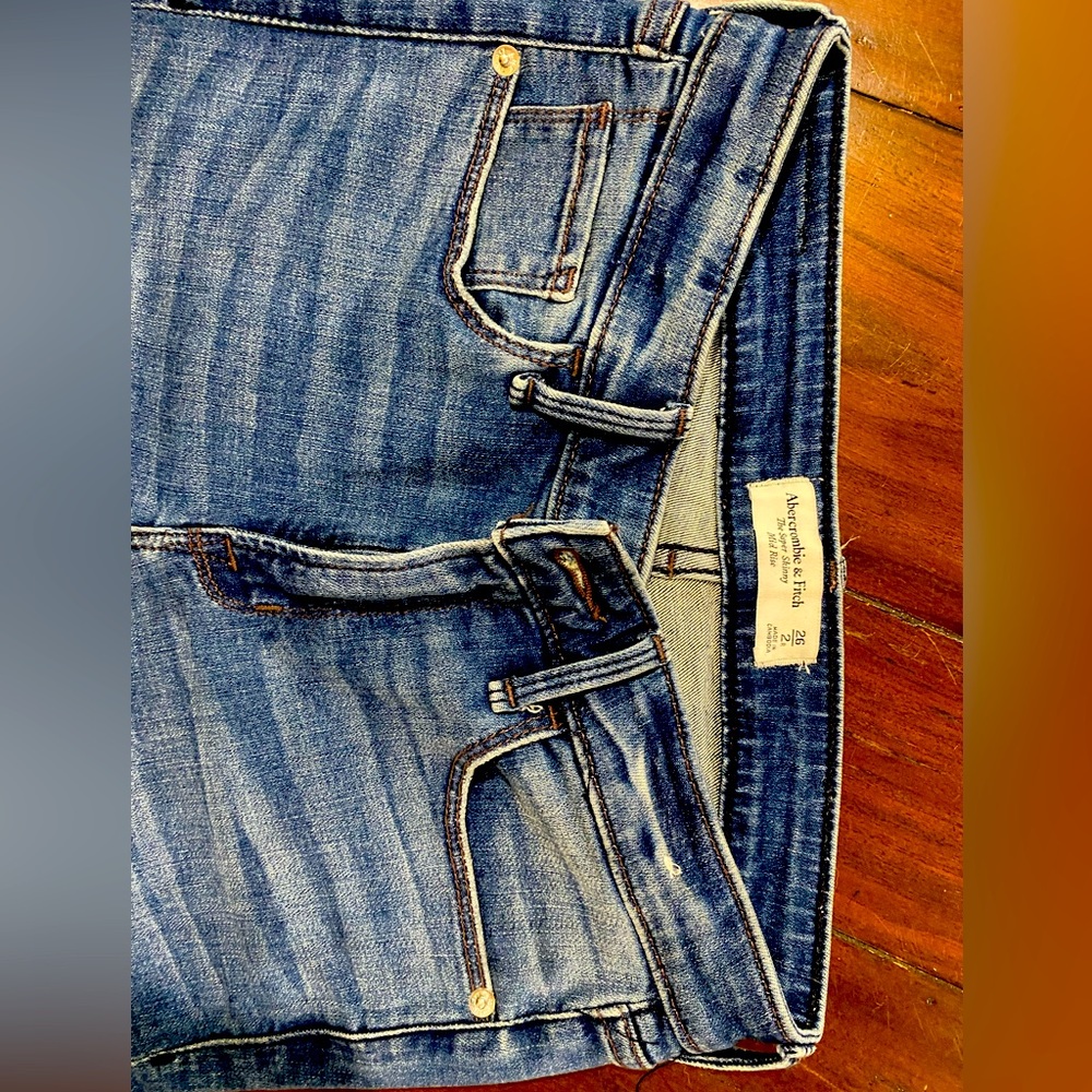 Abercrombie and Fitch super skinny mid rise women’s jeans size 26/ 2R.